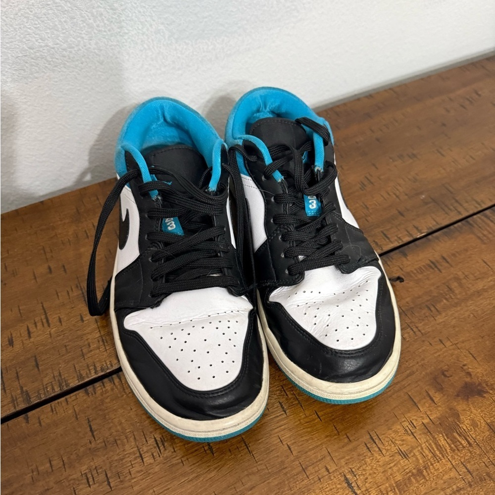 Nike Air Jordan 1 Low SE "Laser Blue”